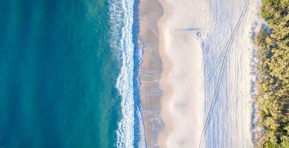 aerial photo of beach at daytime