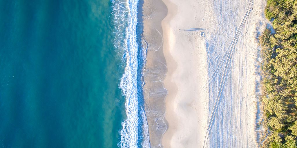 aerial photo of beach at daytime