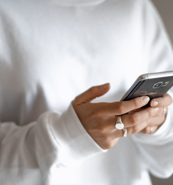 What to Know Before Switching Cell Phone Network Services in 2025